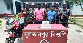 চুয়াডাঙ্গায় কোটি টাকার স্বর্ণসহ দুই পাচারকারী আটক
